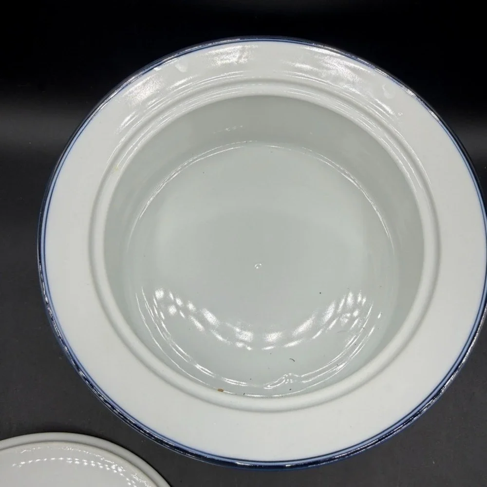 Dansk‎ Flora Bayberry Round Covered Casserole Width- 9 5/8 in Height- 3 7/8